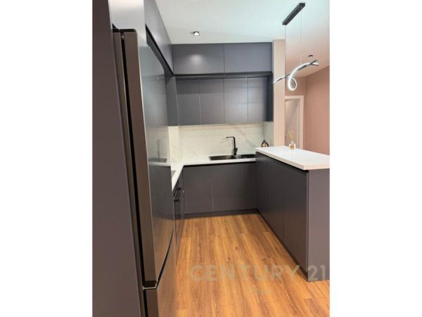 Tirane, shitet apartament 2+1+Ballkon Kati 5, 107 m² 153.000 € (Terminali i Veriut te Kthesa e Kamzes)      Titan95791