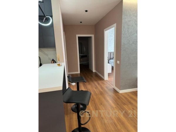 Tirane, shitet apartament 2+1+Ballkon Kati 5, 107 m² 153.000 € (Terminali i Veriut te Kthesa e Kamzes)      Titan95791