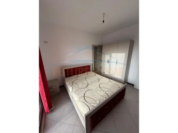 Tirane, jepet me qera apartament 1+1+Ballkon Kati 7, 66 m² 350 € (Unaza e Re)