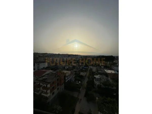 Tirane, jepet me qera apartament 1+1+Ballkon Kati 7, 66 m² 350 € (Unaza e Re)