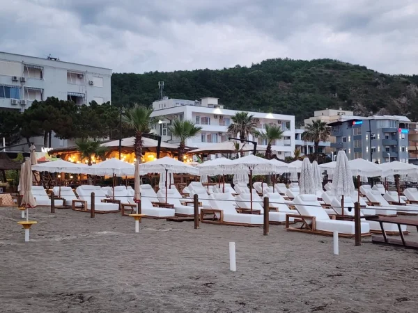 Durres, apartament ne plazh Shkembi I Kavajes