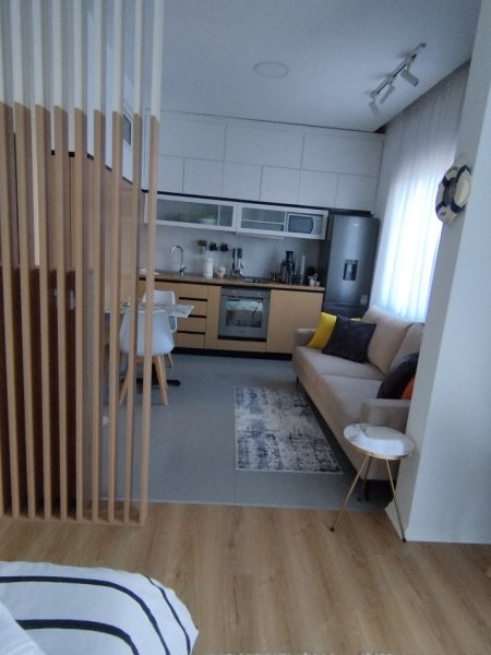 Jepet me qira ditore apartament ne Pogradec buze liqenit ne qendër te qytetit