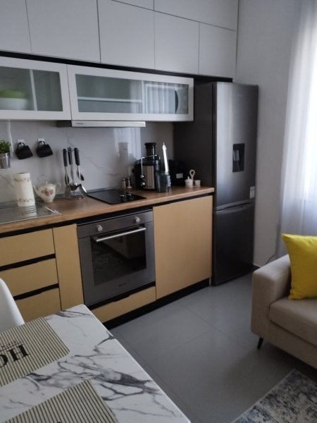 Jepet me qira ditore apartament ne Pogradec buze liqenit ne qendër te qytetit