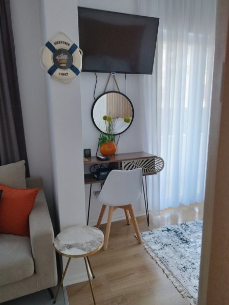 Jepet me qira ditore apartament ne Pogradec buze liqenit ne qendër te qytetit