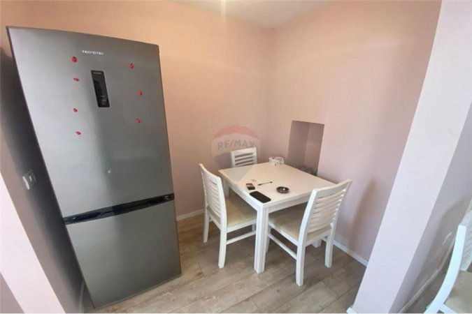 Tirane, jepet me qera apartament 1+1 Kati 4, 70 m² 550 € (21 Dhjetori)