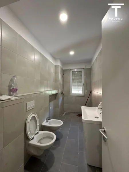 Tirane, shitet apartament 2+1 Kati 2, 128.000 € (Rruga Muhamet Deliu)