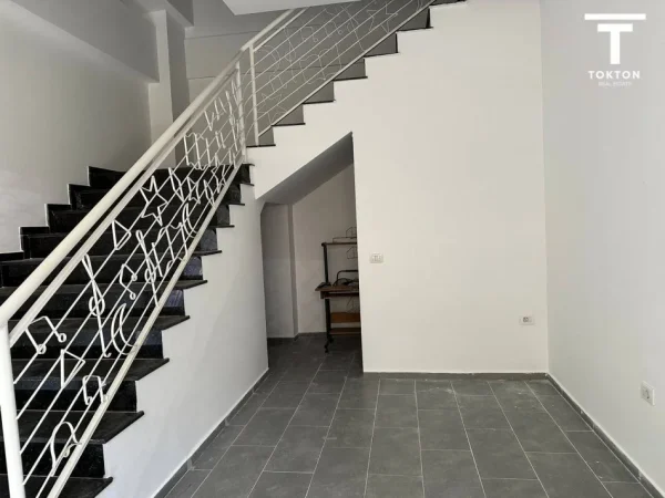 Tirane, jepet me qera 2+1 , 400 € (Muhamet Deliu)