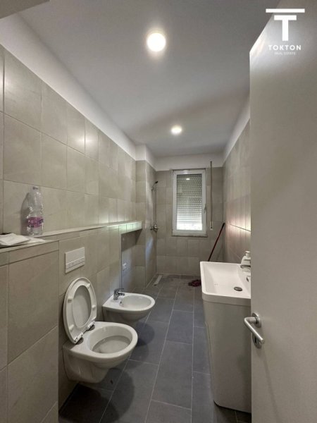 Tirane, jepet me qera 2+1 , 400 € (Muhamet Deliu)