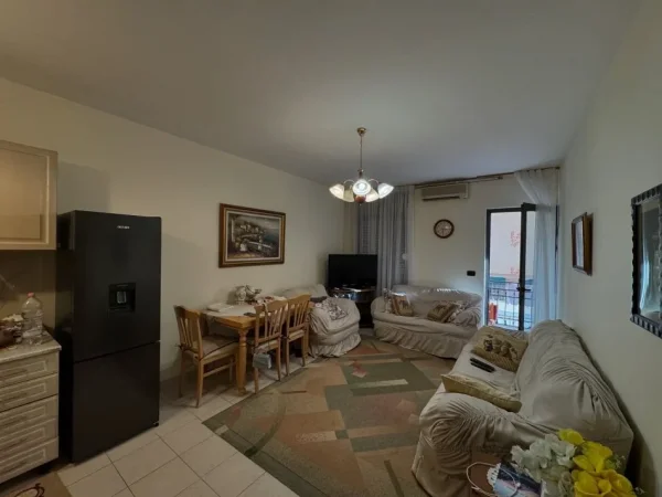 Tirane, jepet me qera apartament Kati 5, 70 m² 500 € 