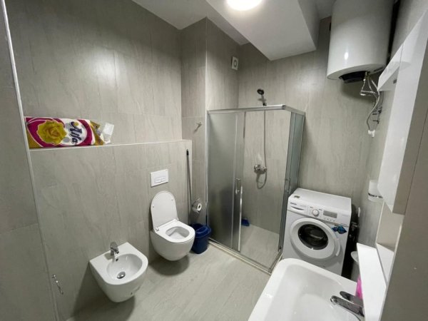 Tirane, jepet me qera apartament 2+1 Kati 2, 90 m² 450 € (Kompleksi Mangalem)