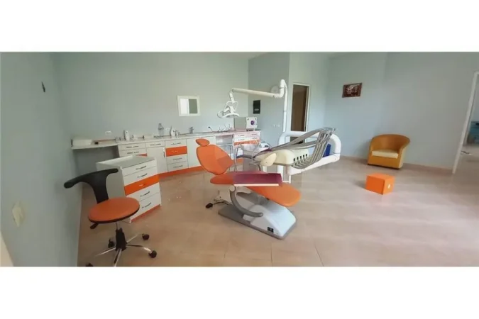 Tirane, shitet ambjent biznesi , 82 m² 90.000 € (Muhamed Deliu - Fresku)