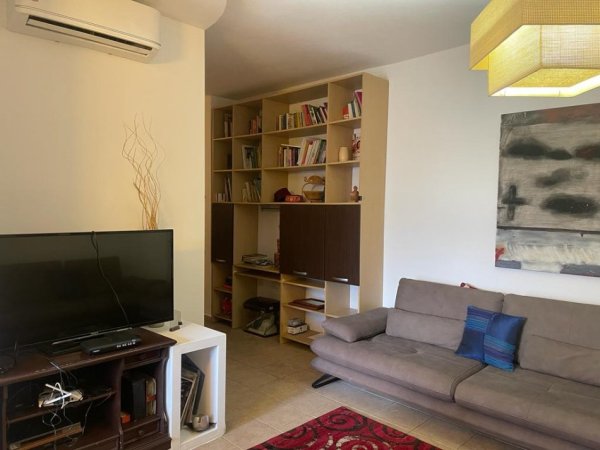 Tirane, jepet me qera apartament 2+1+Ballkon Kati 14, 75 m² 500 € (Bulevardi zogu i 1, prane kafe new york)