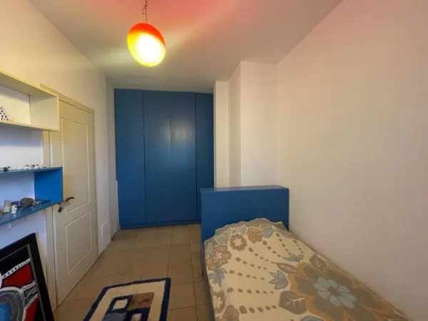 Tirane, jepet me qera apartament 2+1+Ballkon Kati 14, 75 m² 500 € (Bulevardi zogu i 1, prane kafe new york)