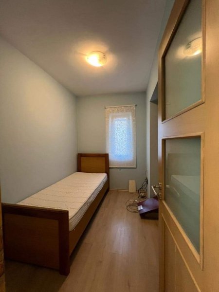 Tirane, jepet me qera apartament 2+1+Ballkon Kati 5, 450 € (Prane ish Restorant Durresit)