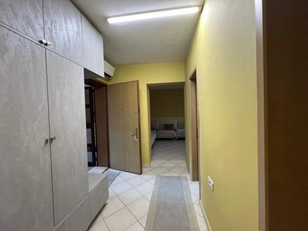 Tirane, jepet me qera apartament 2+1+Ballkon Kati 5, 450 € (Prane ish Restorant Durresit)