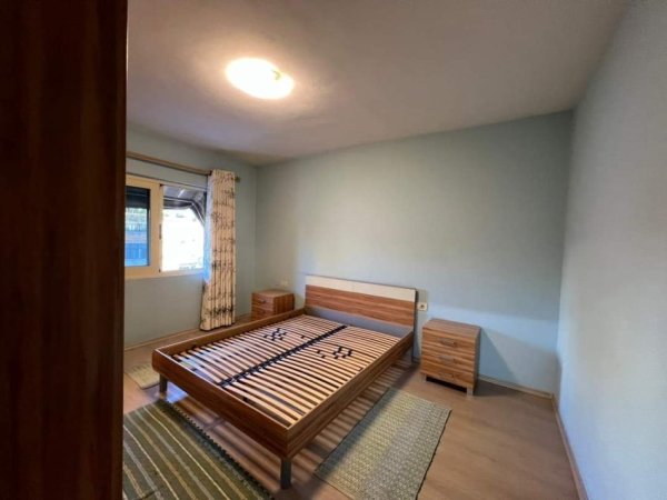 Tirane, jepet me qera apartament 2+1+Ballkon Kati 5, 450 € (Prane ish Restorant Durresit)