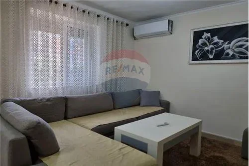 Tirane, jepet me qera apartament 1+1 Kati 2, 65 m² 450 € (Rruga Njazi Meka - Rruga e Dibrës - Farmacia 10)