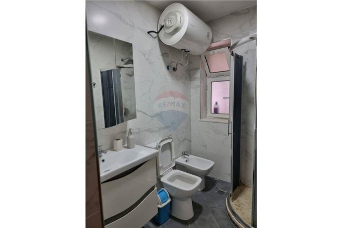 Tirane, jepet me qera apartament 1+1 Kati 2, 65 m² 450 € (Rruga Njazi Meka - Rruga e Dibrës - Farmacia 10)