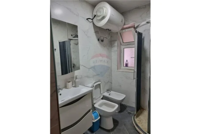 Tirane, jepet me qera apartament 1+1 Kati 2, 65 m² 450 € (Rruga Njazi Meka - Rruga e Dibrës - Farmacia 10)