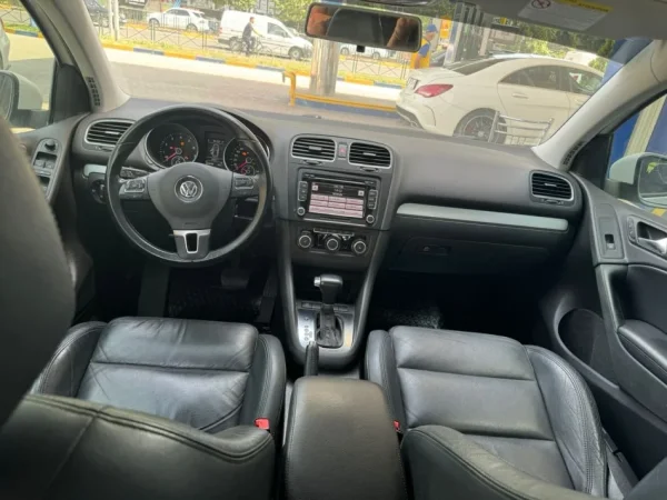 Tirane, shes makine Golf 6 me letra te bera 7900€  Benzin+gaz , e bardhë automatik 185 km