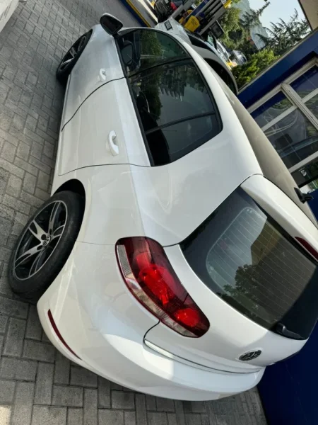 Tirane, shes makine Golf 6 me letra te bera 7900€  Benzin+gaz , e bardhë automatik 185 km