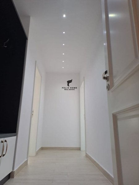 Tirane, jepet me qera apartament 2+1 Kati 4, 100 m² 700 € (QENDER)