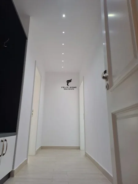 Tirane, jepet me qera apartament 2+1 Kati 4, 100 m² 700 € (QENDER)