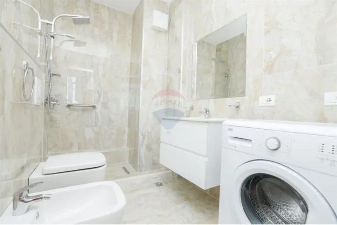 Tirane, jepet me qera 2+1+Ballkon Kati 10, 120 m² 750 € (BLLOKU - Tirana e Re - Petronini, Shqipëri)