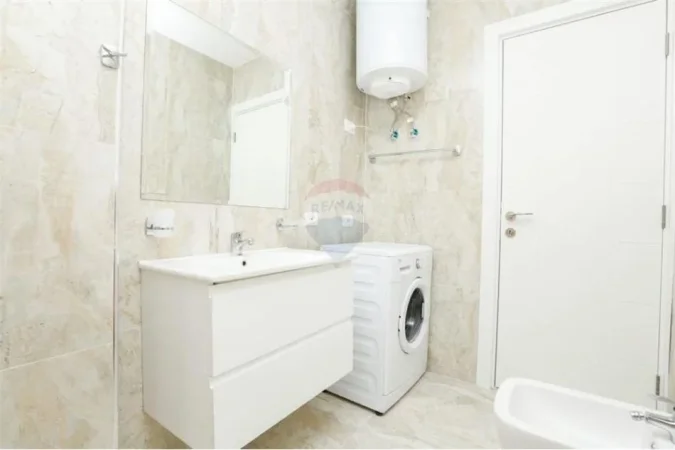 Tirane, jepet me qera 2+1+Ballkon Kati 10, 120 m² 750 € (BLLOKU - Tirana e Re - Petronini, Shqipëri)