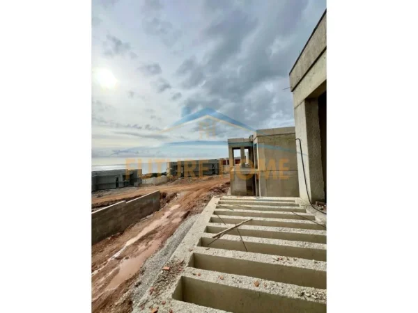 Dhermi - Palase, shitet Vile 4+1+Aneks+Ballkon Kati 3, 219 m² 1.100.000 € (Palase)