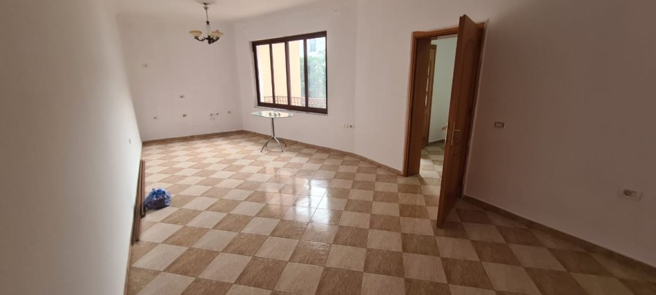 Tirane, jepet me qera Vile 3 Katshe Kati 0, 260 m² 1.900 € (Prane Prokurorise)