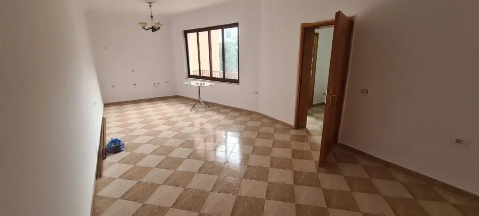 Tirane, jepet me qera Vile 3 Katshe Kati 0, 260 m² 1.900 € (Prane Prokurorise)