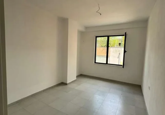 Tirane, jepet me qera apartament 3+1+Ballkon Kati 5, 135 m² 650 € (QENDER)