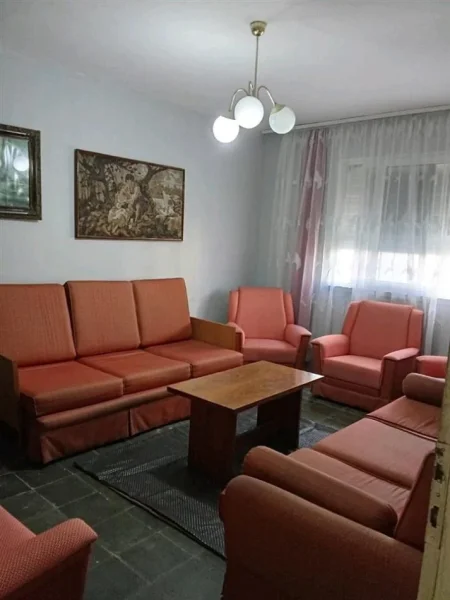 Tirane, jepet me qera apartament 2+1+Ballkon Kati 4, 80 m² 450 € (OXHAKU)