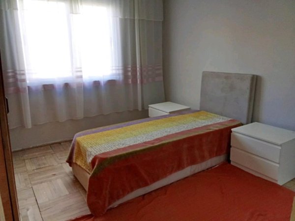 Tirane, jepet me qera apartament 2+1+Ballkon Kati 4, 80 m² 450 € (OXHAKU)