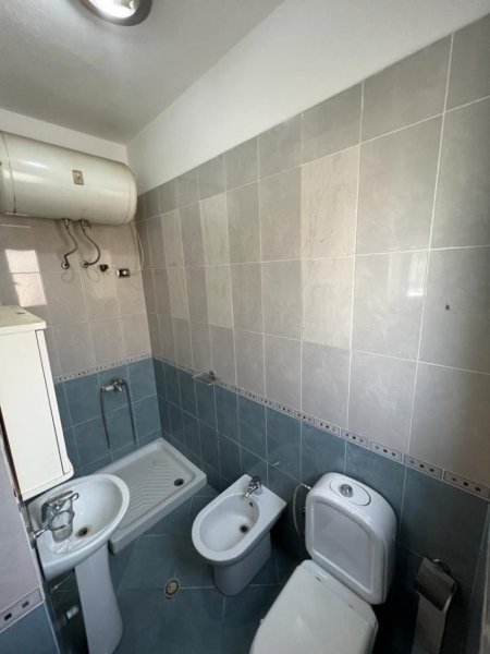 Tirane, jepet me qera apartament 1+1 Kati 1, 75 m² 350 € (Fresk)