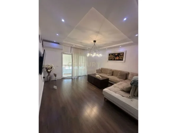 Tirane, jepet me qera apartament Kati 6, 156 m² 800 € 
