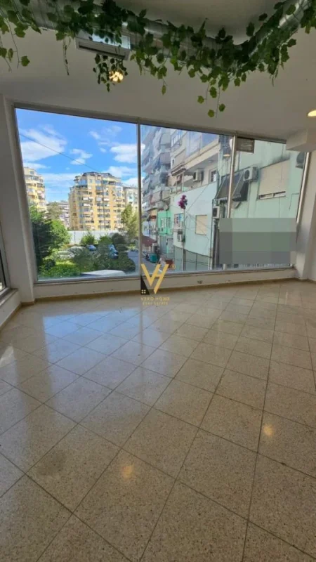 Tirane, shitet ambjent biznesi Kati 0, 136 m² 191.000 € (KODRA E DIELLIT)