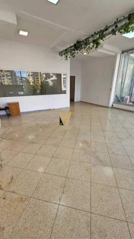 Tirane, shitet ambjent biznesi Kati 0, 136 m² 191.000 € (KODRA E DIELLIT)