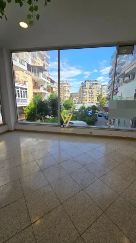 Tirane, shitet ambjent biznesi Kati 0, 136 m² 191.000 € (KODRA E DIELLIT)