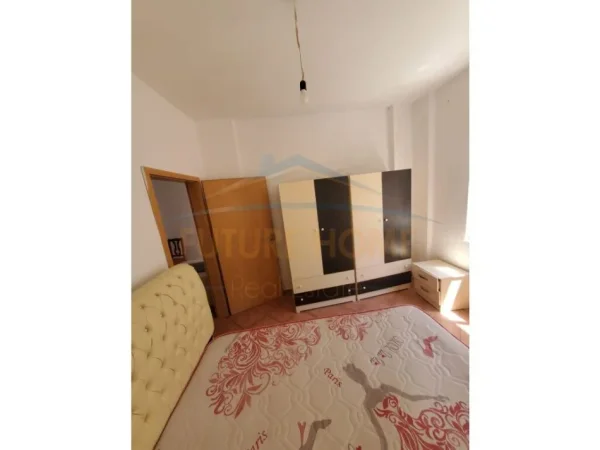 Tirane, jepet me qera 2+1+Ballkon Kati 3, 80 m² 320 € (Fresk)