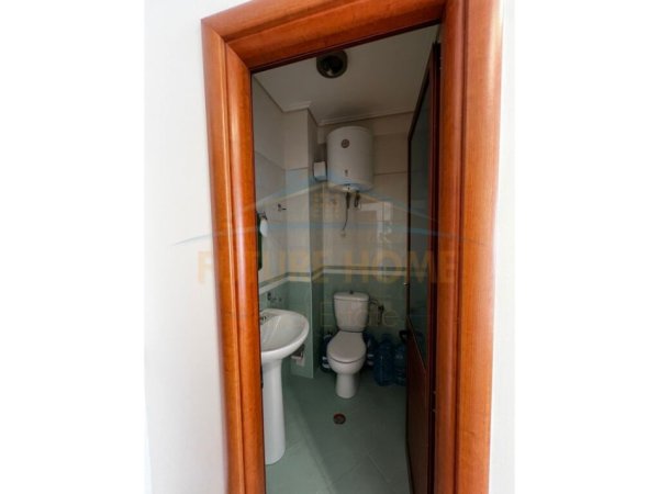 Tirane, jepet me qera apartament 2+1+Ballkon Kati 4, 107 m² 450 € (Rruga e Teleferikut ngjitut me Fiziken Berthamore)