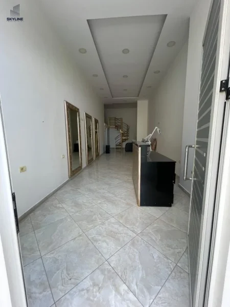 Tirane, jepet me qera ambjent biznesi Kati 0, 52 m² 450 € 