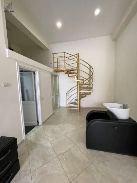 Tirane, jepet me qera ambjent biznesi Kati 0, 52 m² 450 € 