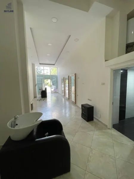 Tirane, jepet me qera ambjent biznesi Kati 0, 52 m² 450 € 
