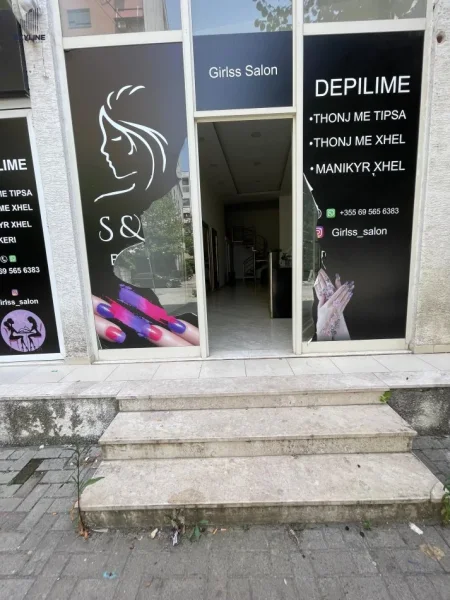 Tirane, jepet me qera ambjent biznesi Kati 0, 52 m² 450 € 