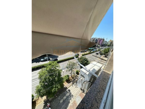 Tirane, jepet me qera apartament 1+1+Ballkon Kati 5, 58 m² 500 € (21 Dhjetori)