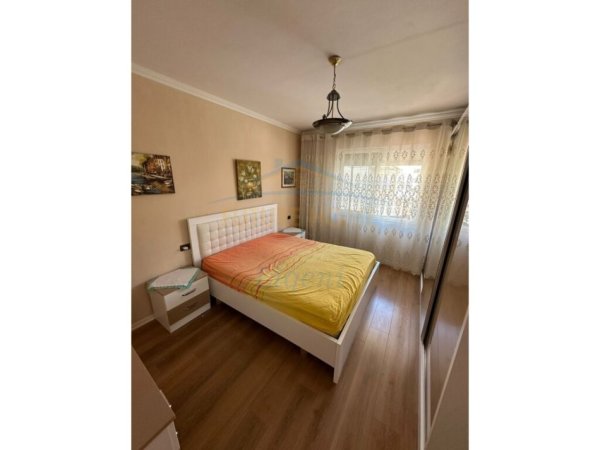 Tirane, jepet me qera apartament 1+1+Ballkon Kati 5, 58 m² 500 € (21 Dhjetori)
