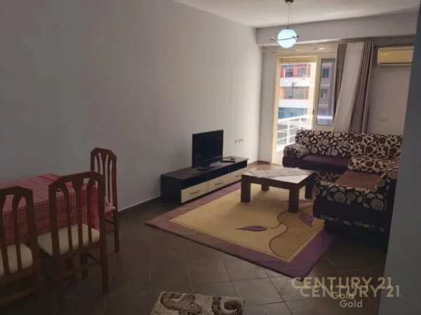 Tirane, jepet me qera apartament 1+1 Kati 4, 73 m² 400 € (stacioni i trenit)