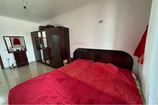 Tirane, jepet me qera apartament 1+1 Kati 8, 81 m² 400 € (Loni ligori)